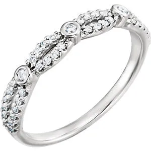14K White 1/6 CTW Diamond Band
