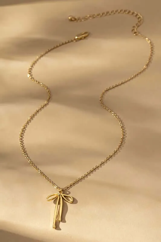 15" Bow Pendant Necklace in Gold