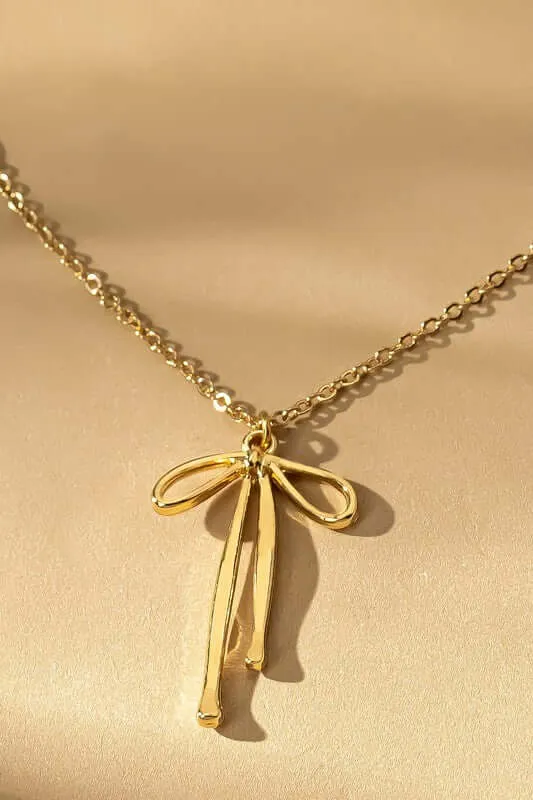15" Bow Pendant Necklace in Gold