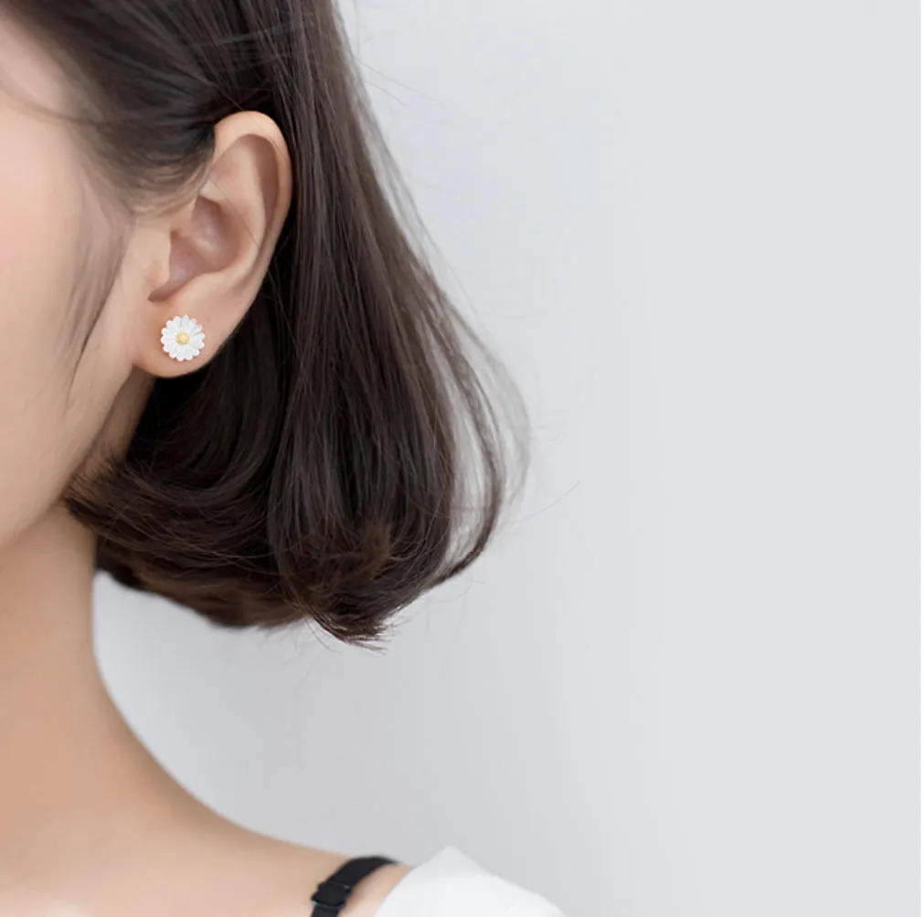 Asymmetry Bee and Daisy flower cute stud earrings - SS060