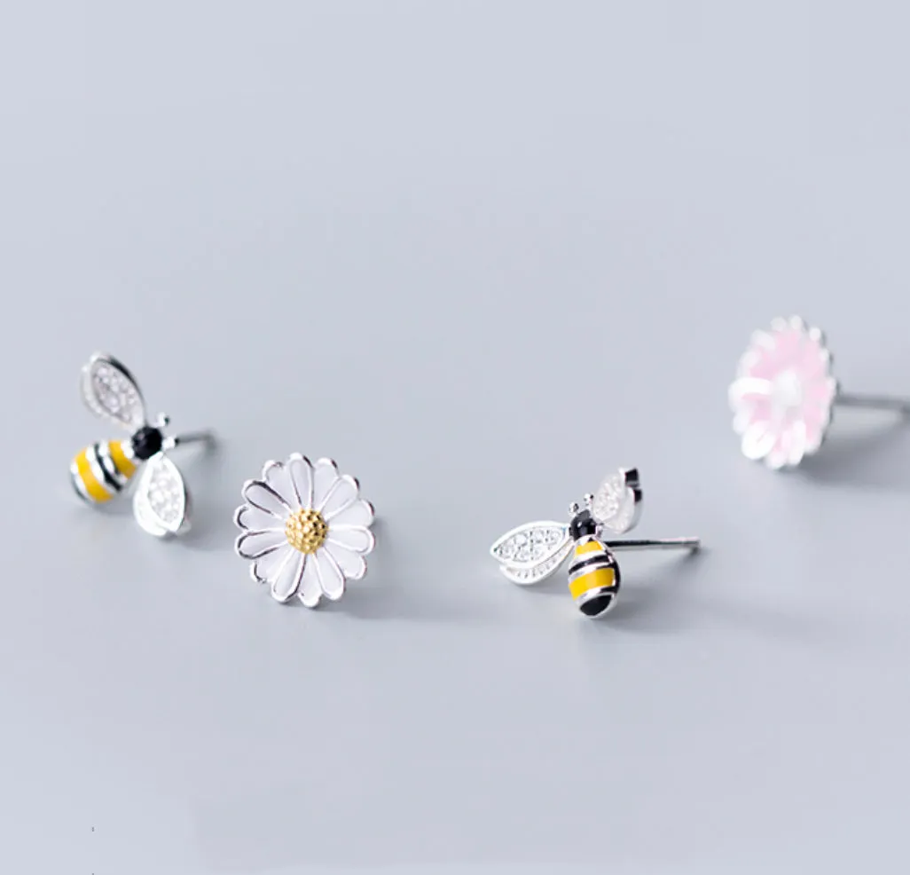 Asymmetry Bee and Daisy flower cute stud earrings - SS060
