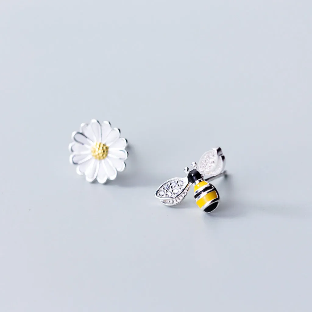 Asymmetry Bee and Daisy flower cute stud earrings - SS060