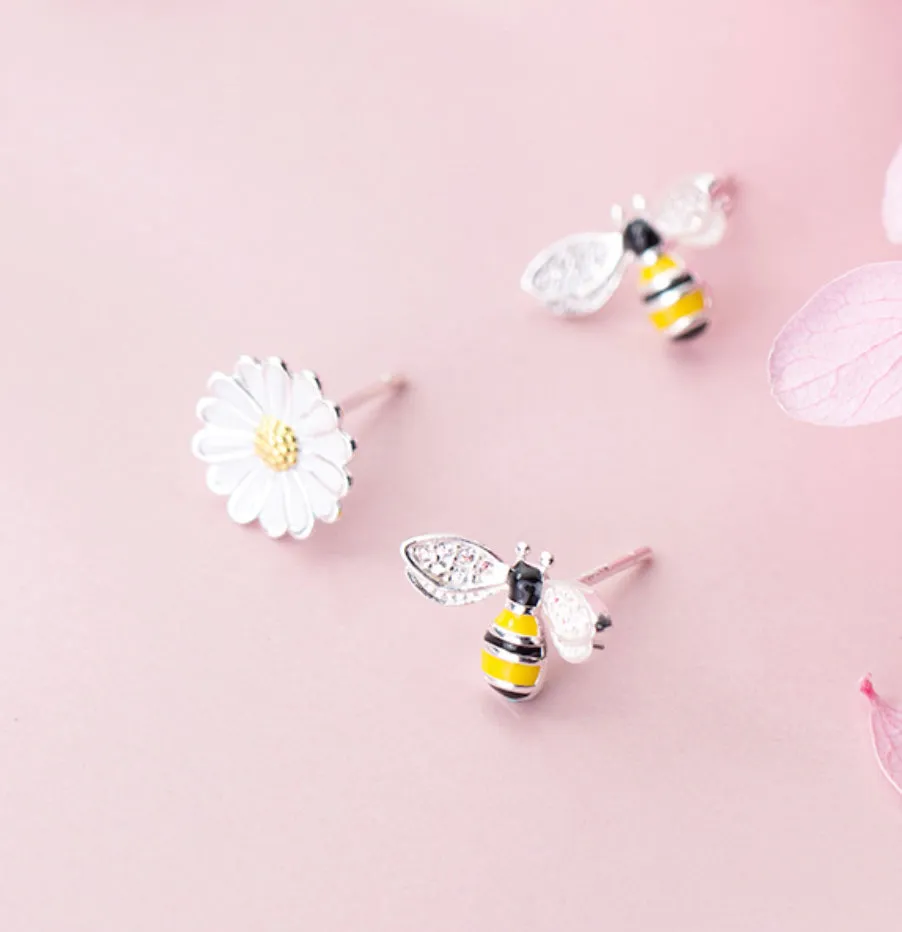 Asymmetry Bee and Daisy flower cute stud earrings - SS060