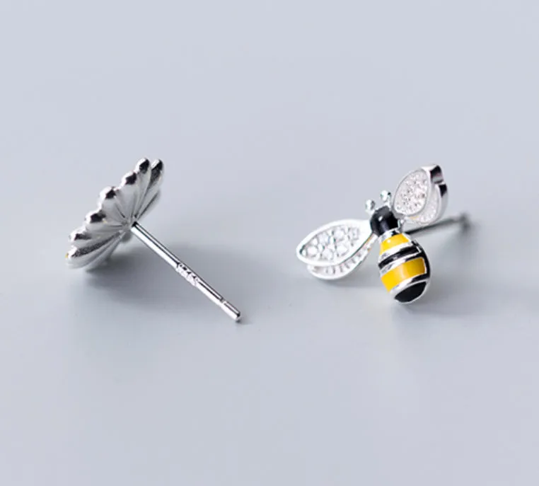 Asymmetry Bee and Daisy flower cute stud earrings - SS060