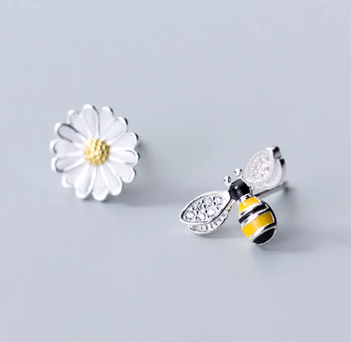 Asymmetry Bee and Daisy flower cute stud earrings - SS060
