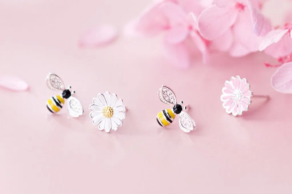 Asymmetry Bee and Daisy flower cute stud earrings - SS060