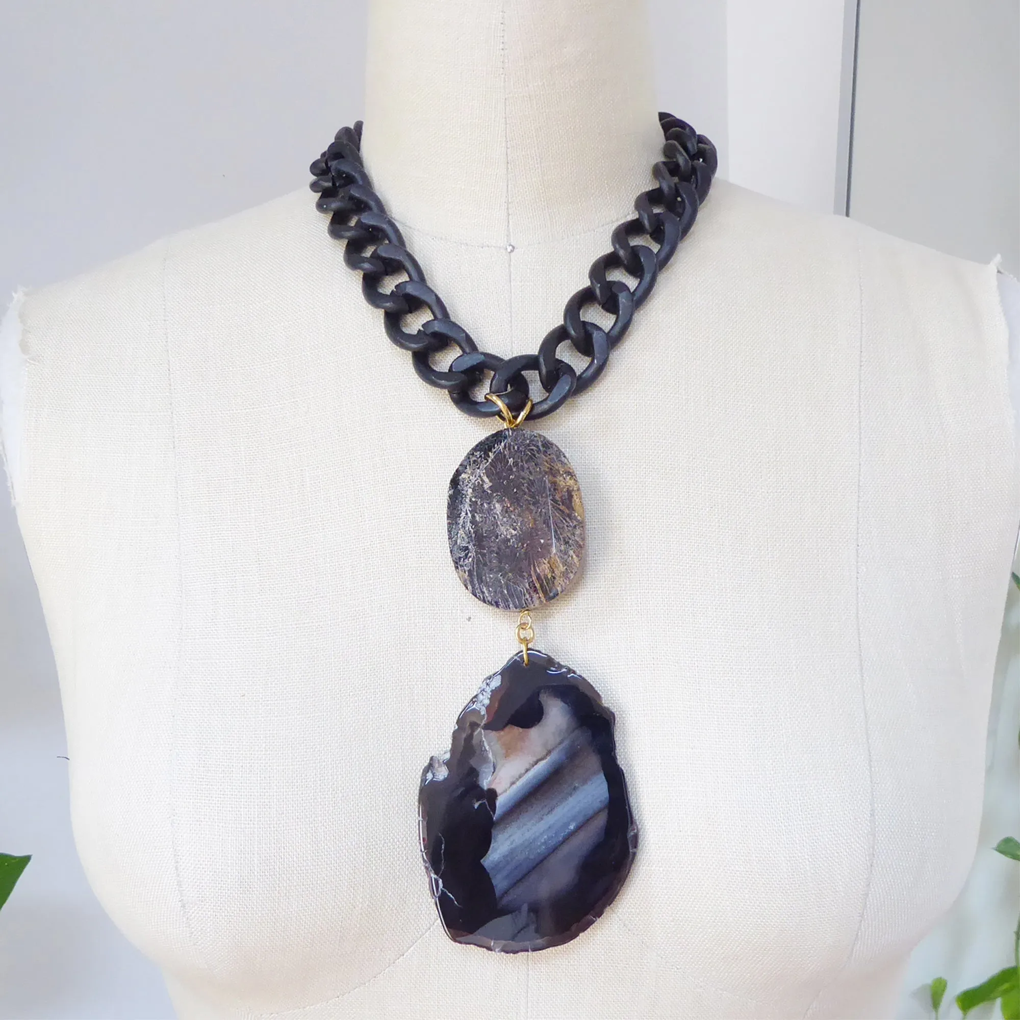 Black agate pendant necklace