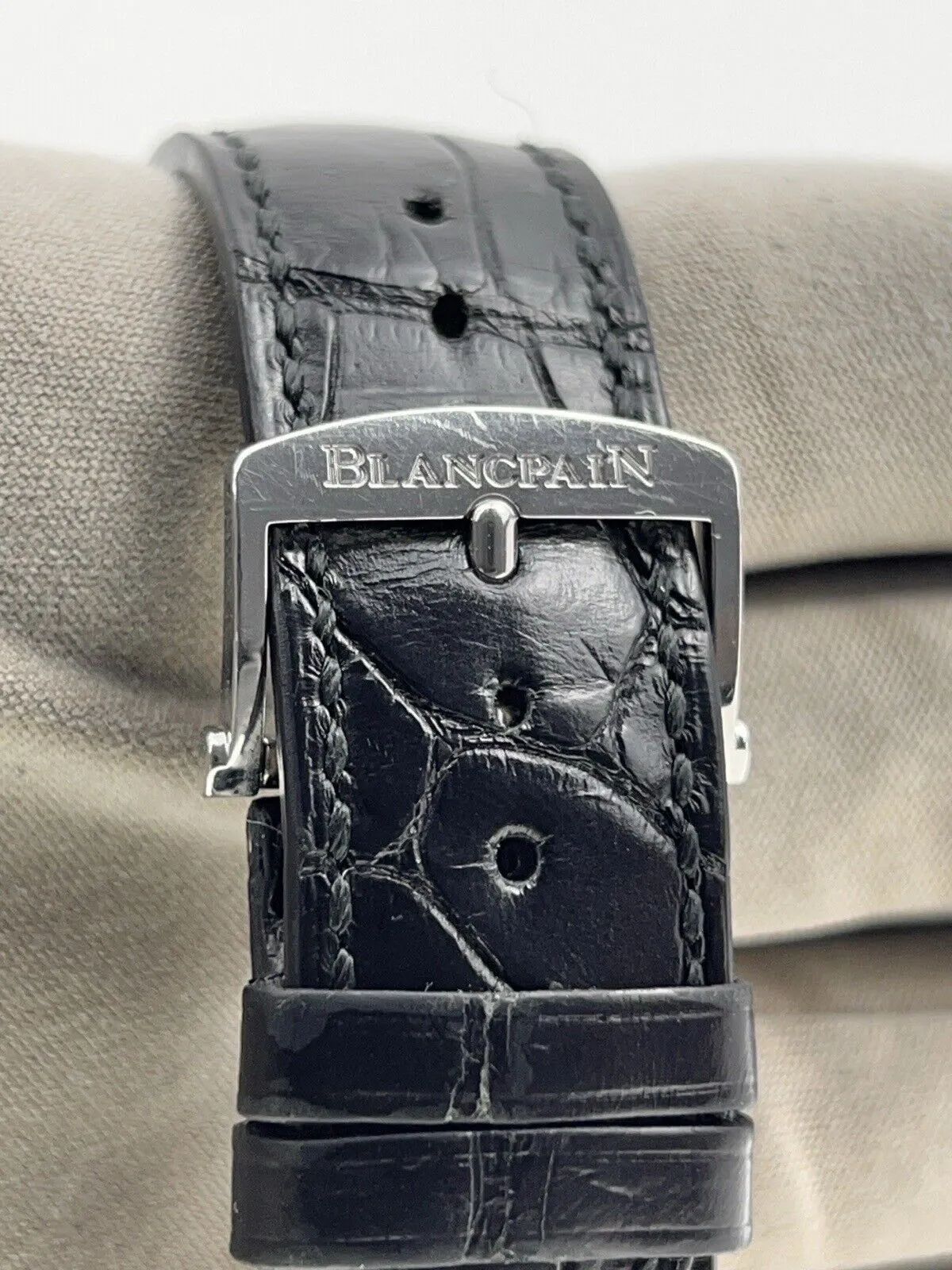 Blancpain Villeret Ultra Slim Stainless Steel White 40mm Manual Wind Men’s Watch