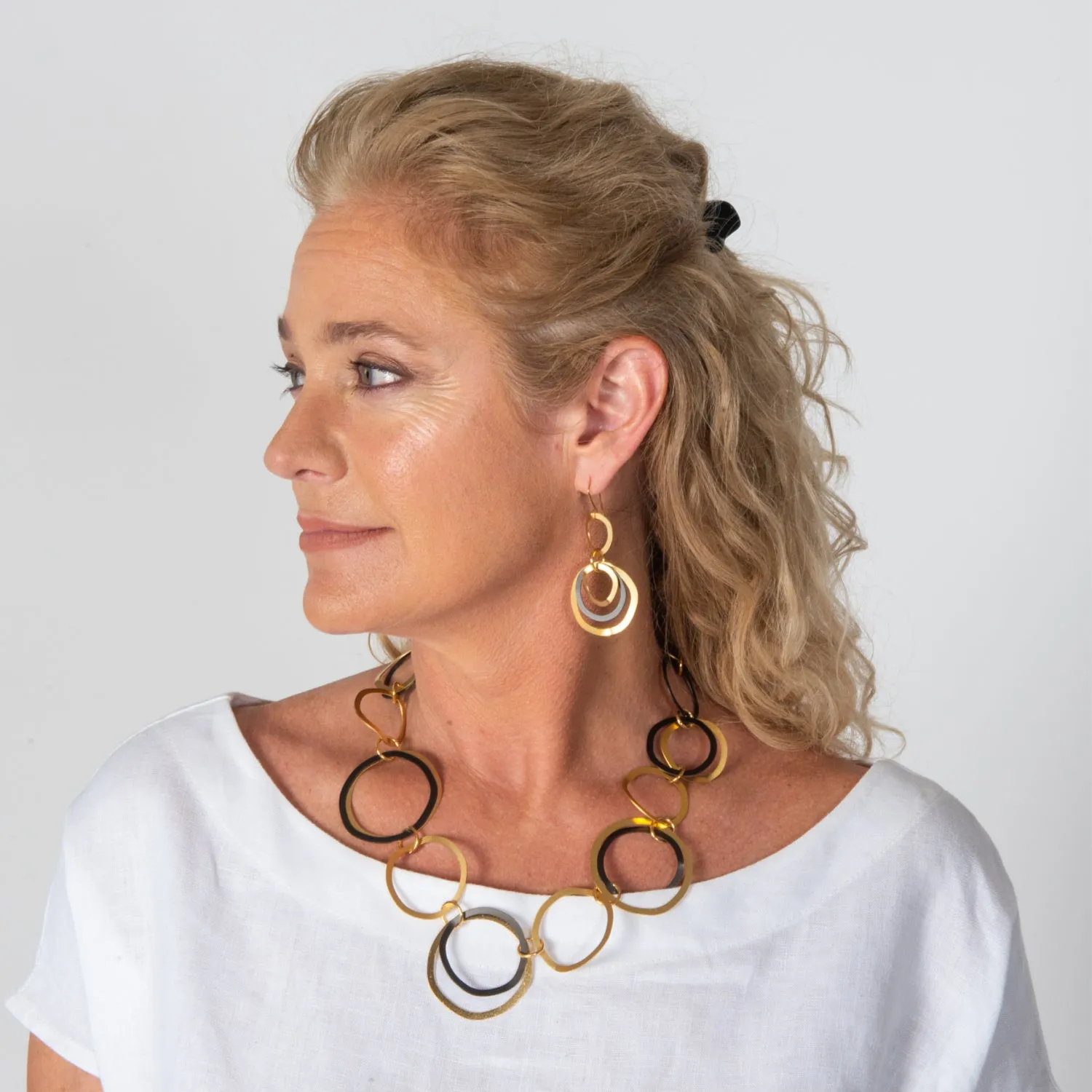 Camila 24K gold and black hoop necklace