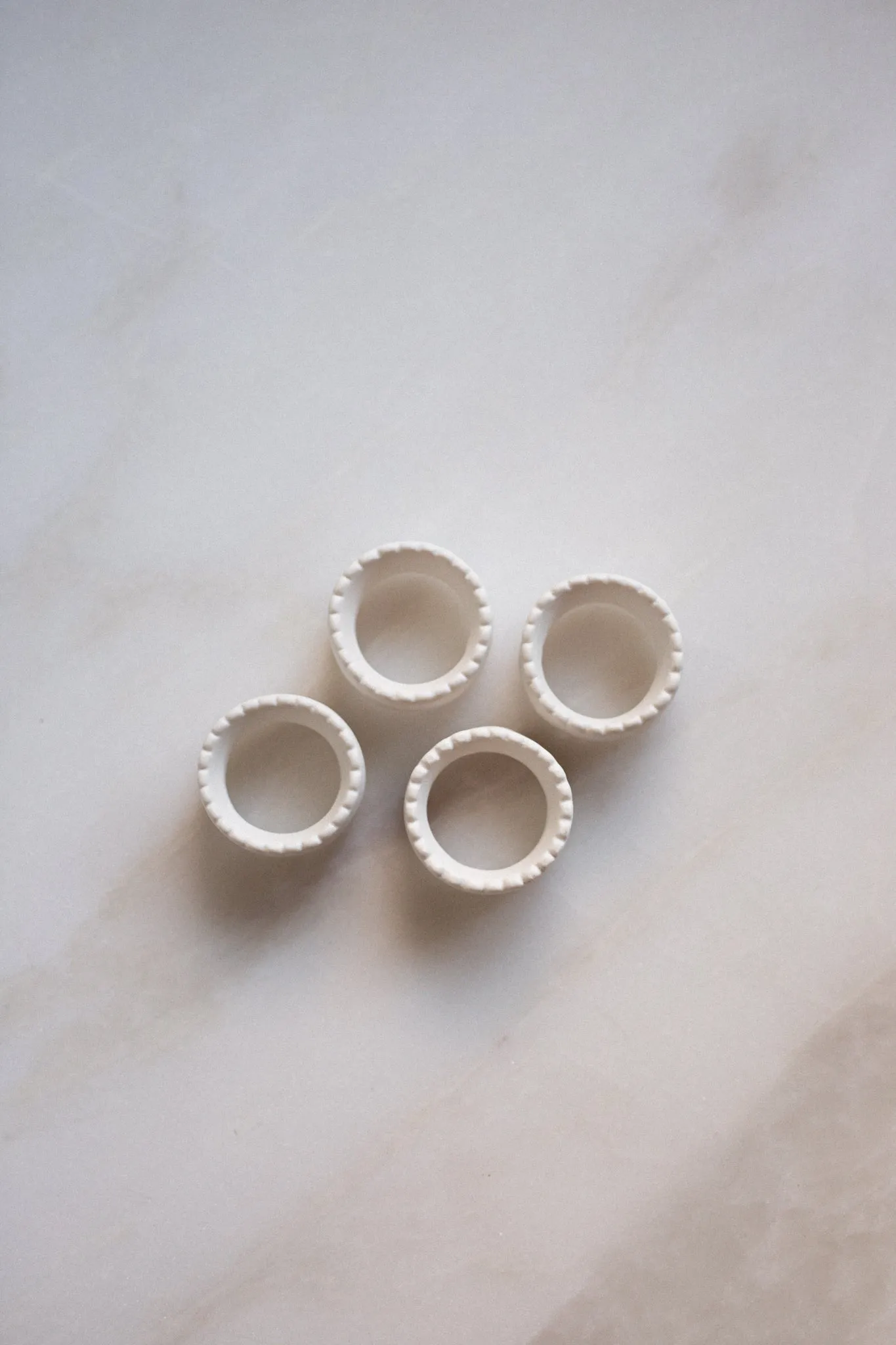 Ceramic Napkin Rings w. Scallop edge
