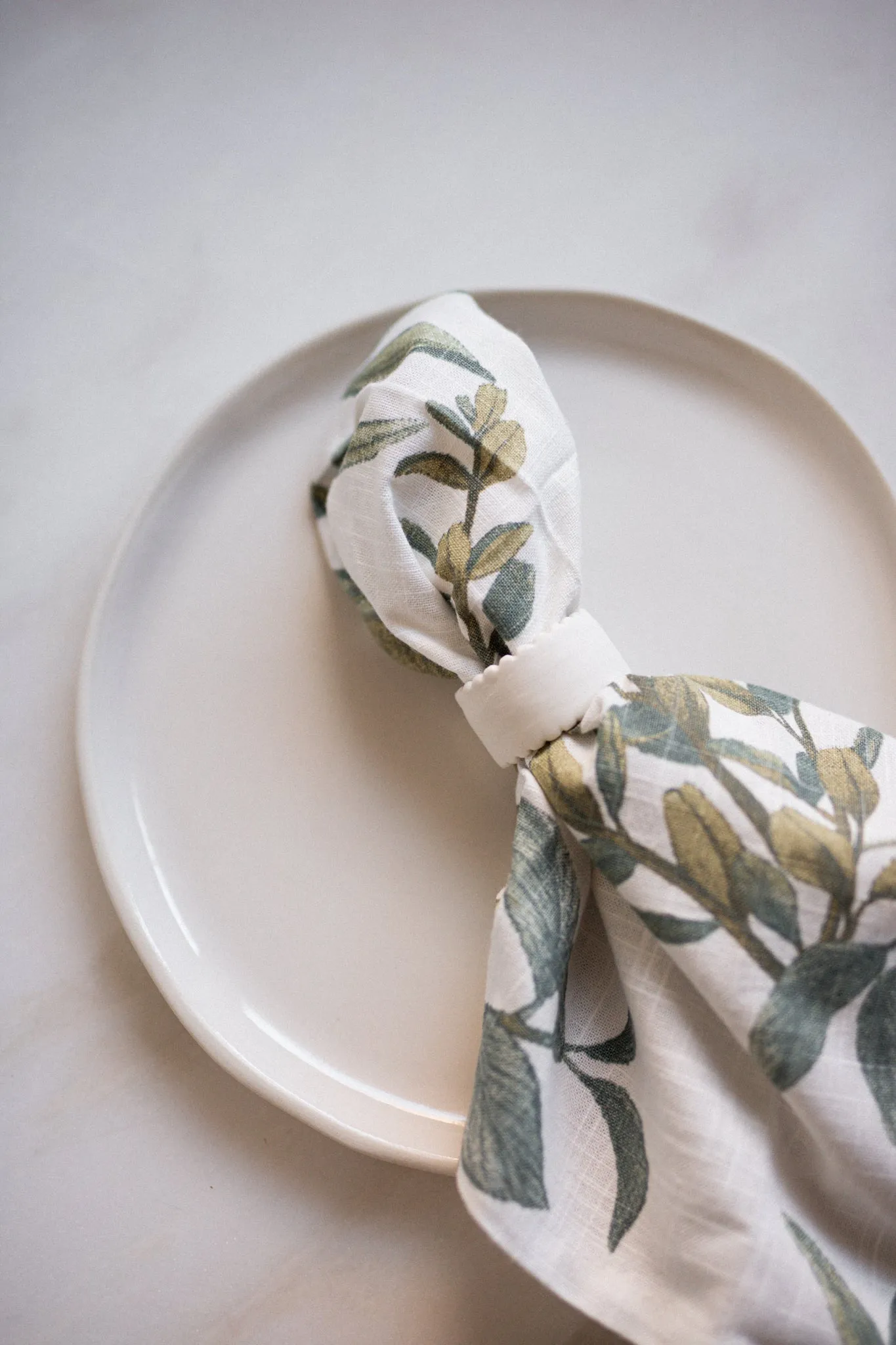 Ceramic Napkin Rings w. Scallop edge