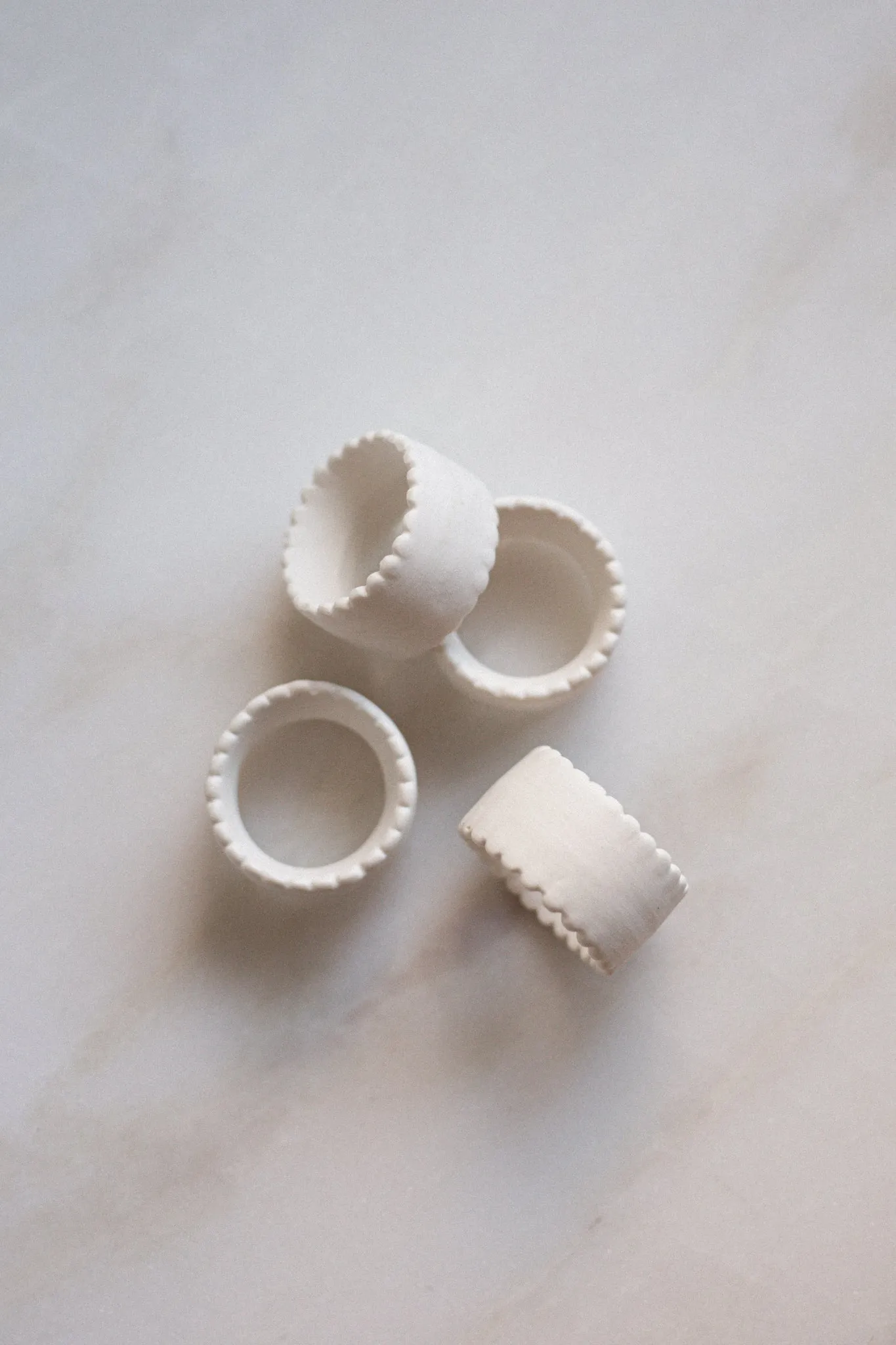 Ceramic Napkin Rings w. Scallop edge