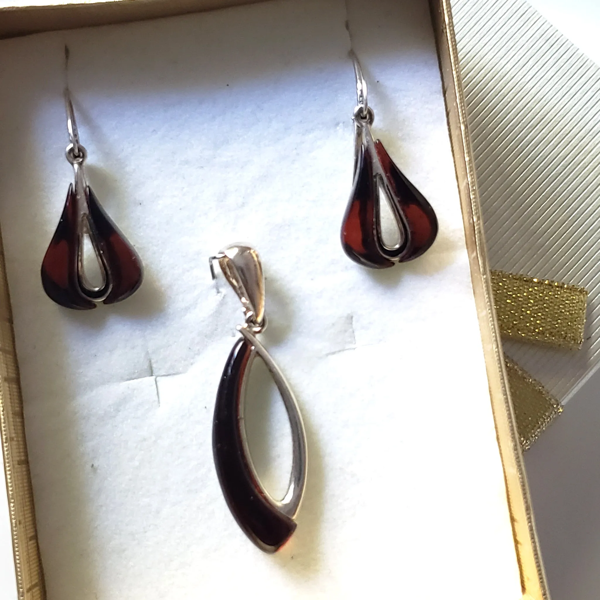 Cherry Amber Silver Modern Jewelry Set