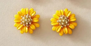 DAISY FLOWER STUD EARRINGS - YELLOW