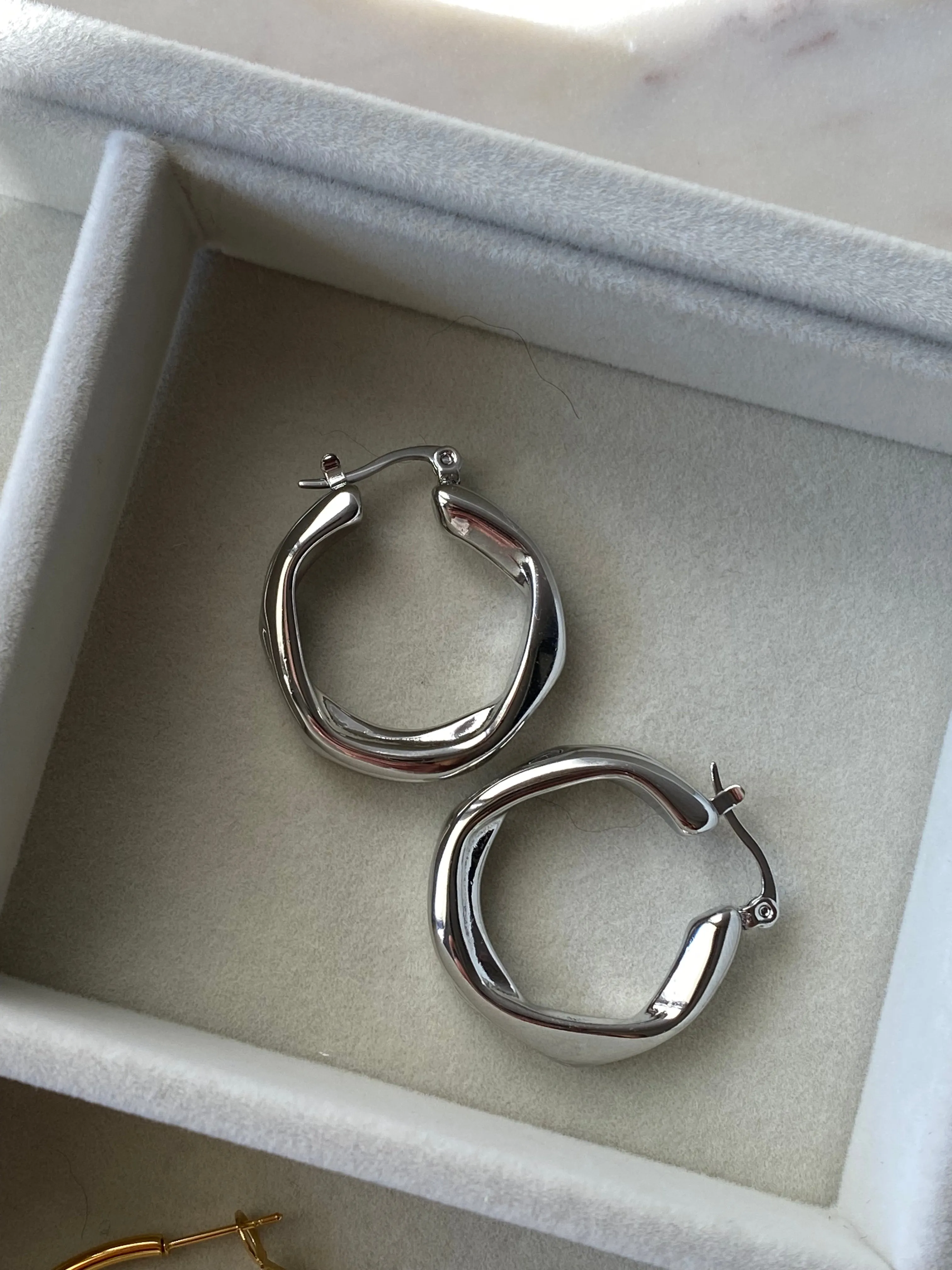 Daphne Modern Hoops