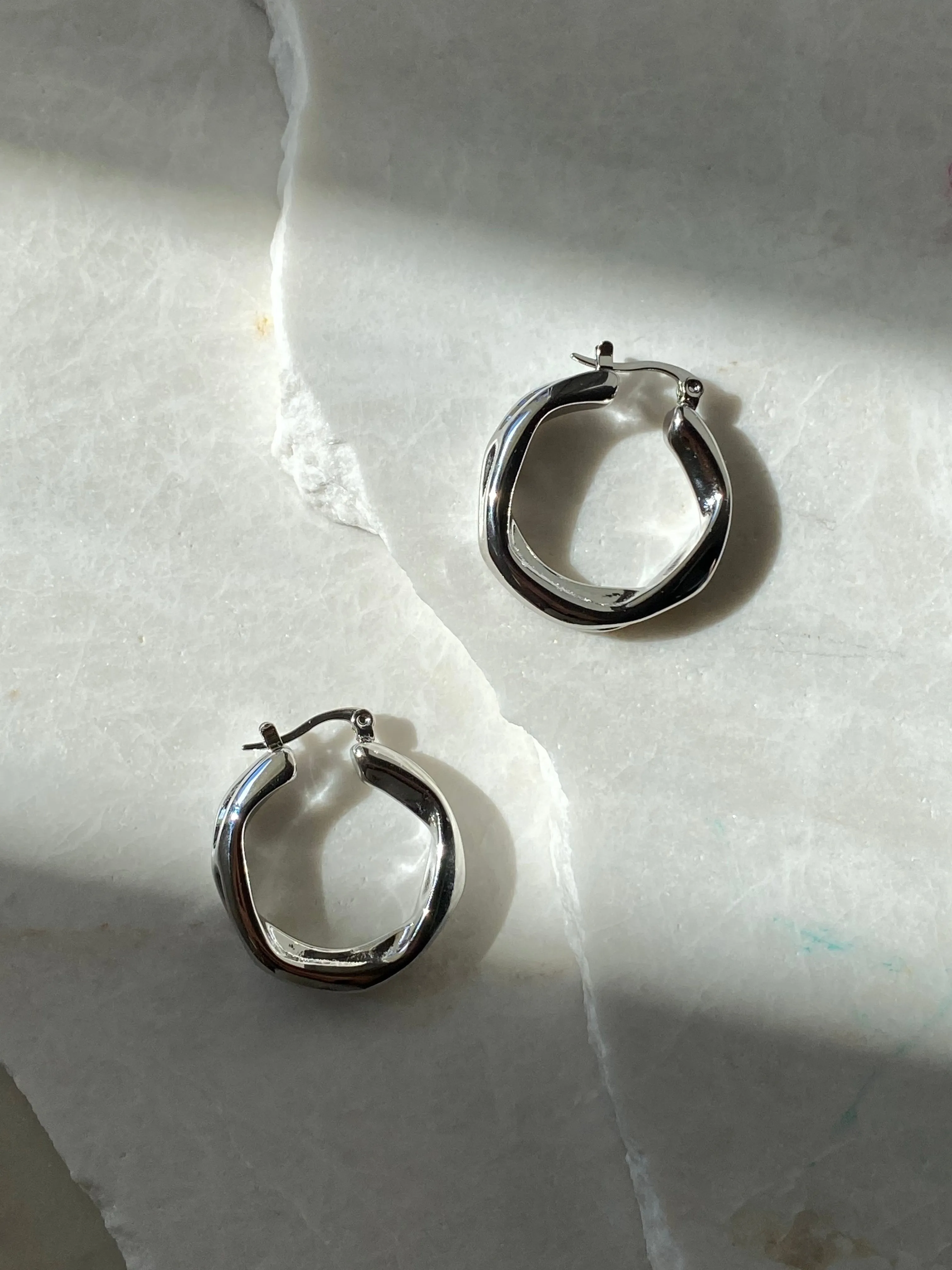 Daphne Modern Hoops