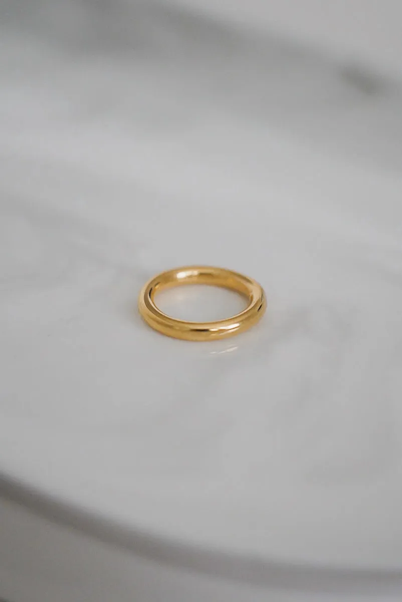 gold band ring