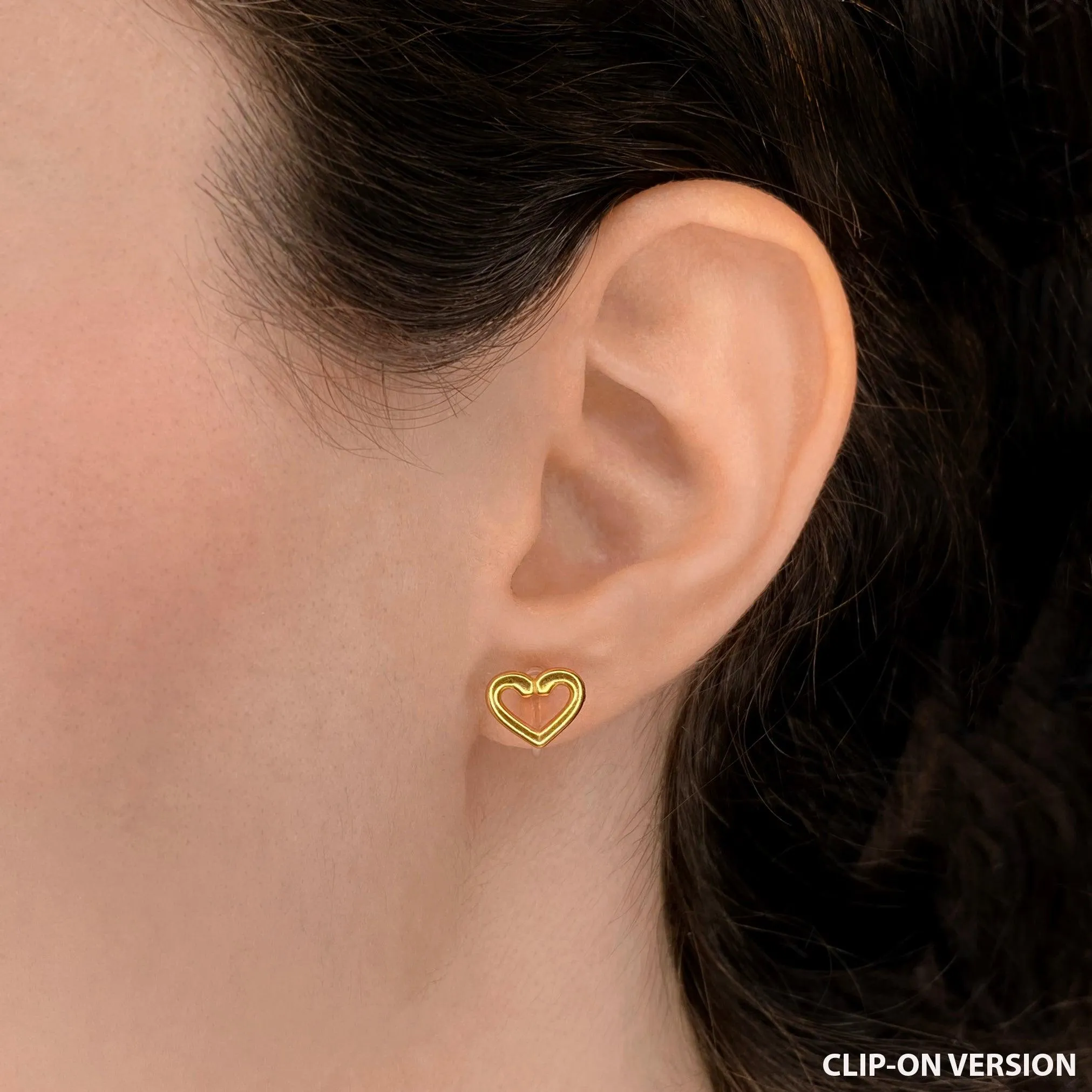 HEART STUD EARRINGS IN GOLD