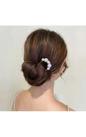LadyJuneAccessories- Pearl Hair Slide