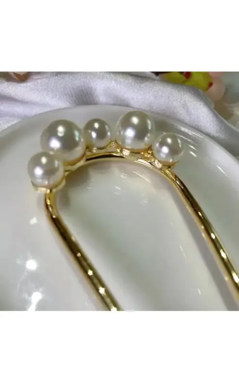 LadyJuneAccessories- Pearl Hair Slide