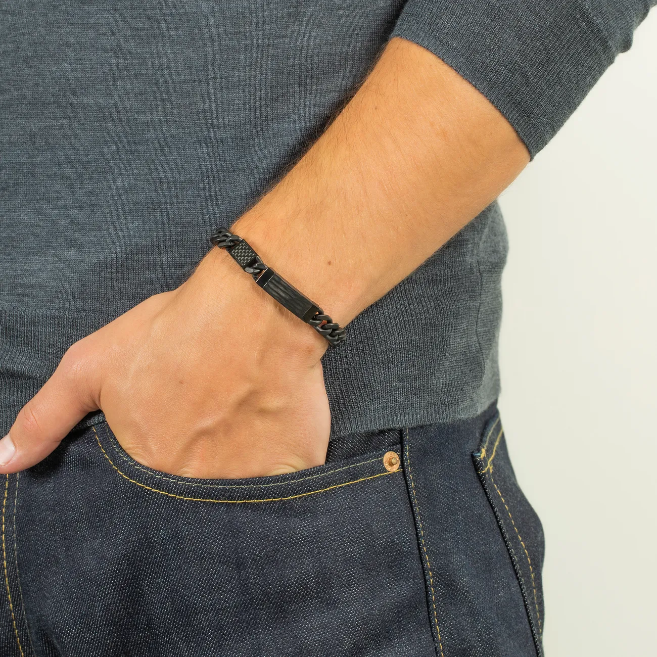 Meccanico Bracelet With Black Carbon Fibre In Black Plated Stainless Steel