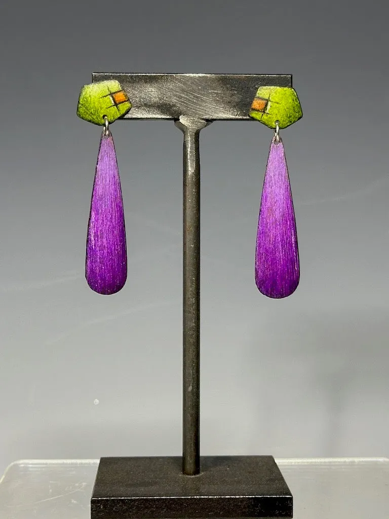 MODERN TEARDROP EARRINGS ON STERLING SILVER POSTS DKA228