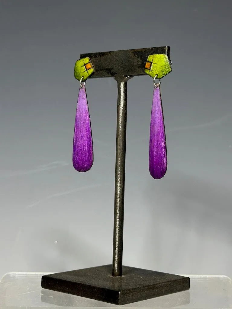 MODERN TEARDROP EARRINGS ON STERLING SILVER POSTS DKA228