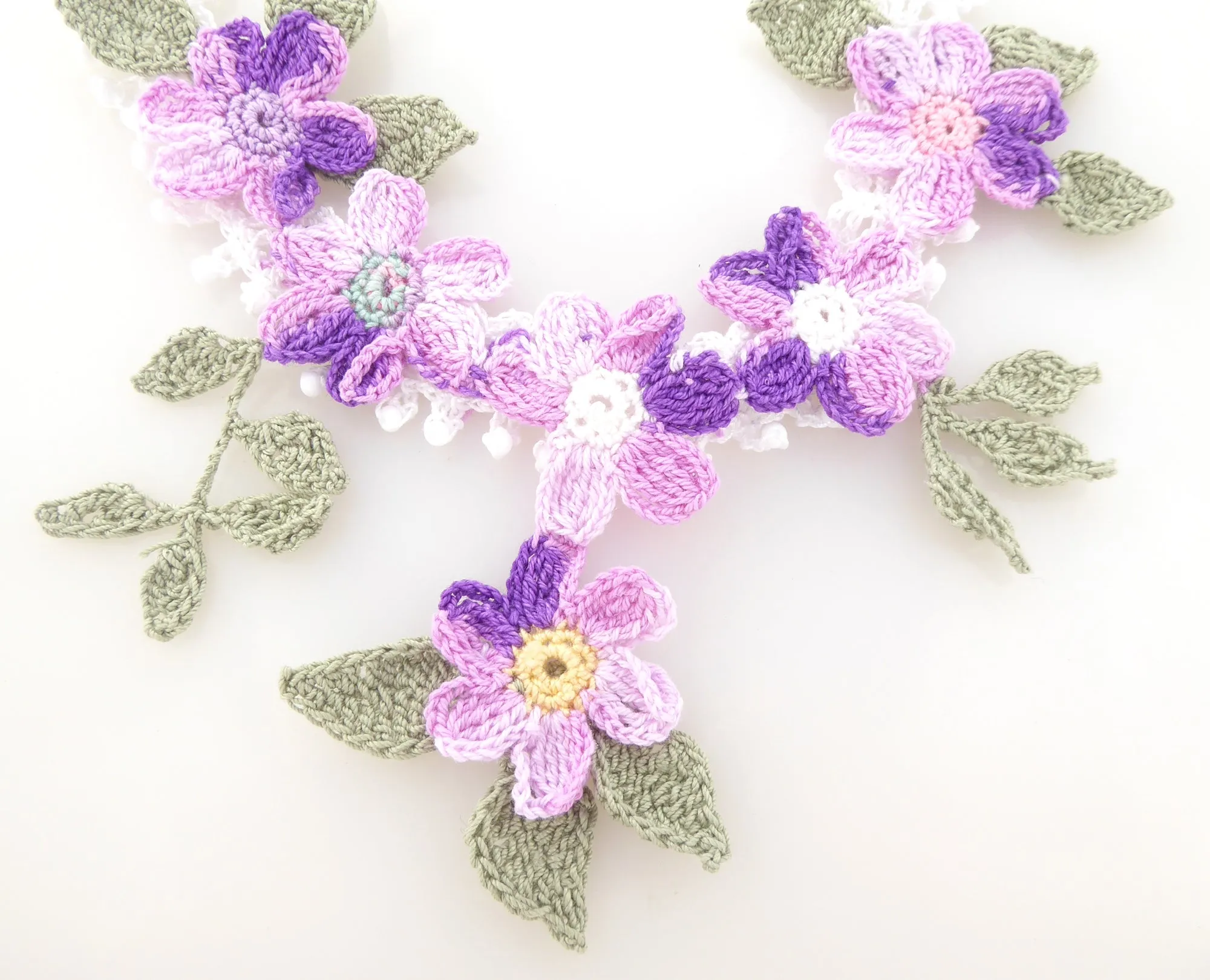 Purple daisy necklace