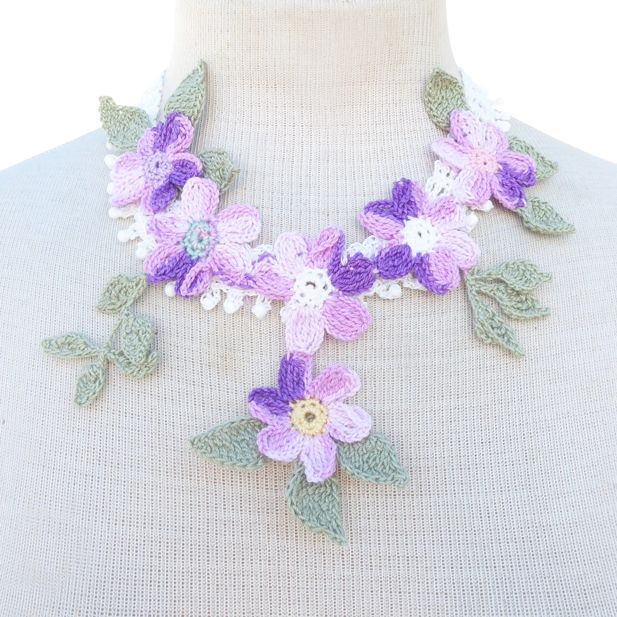 Purple daisy necklace