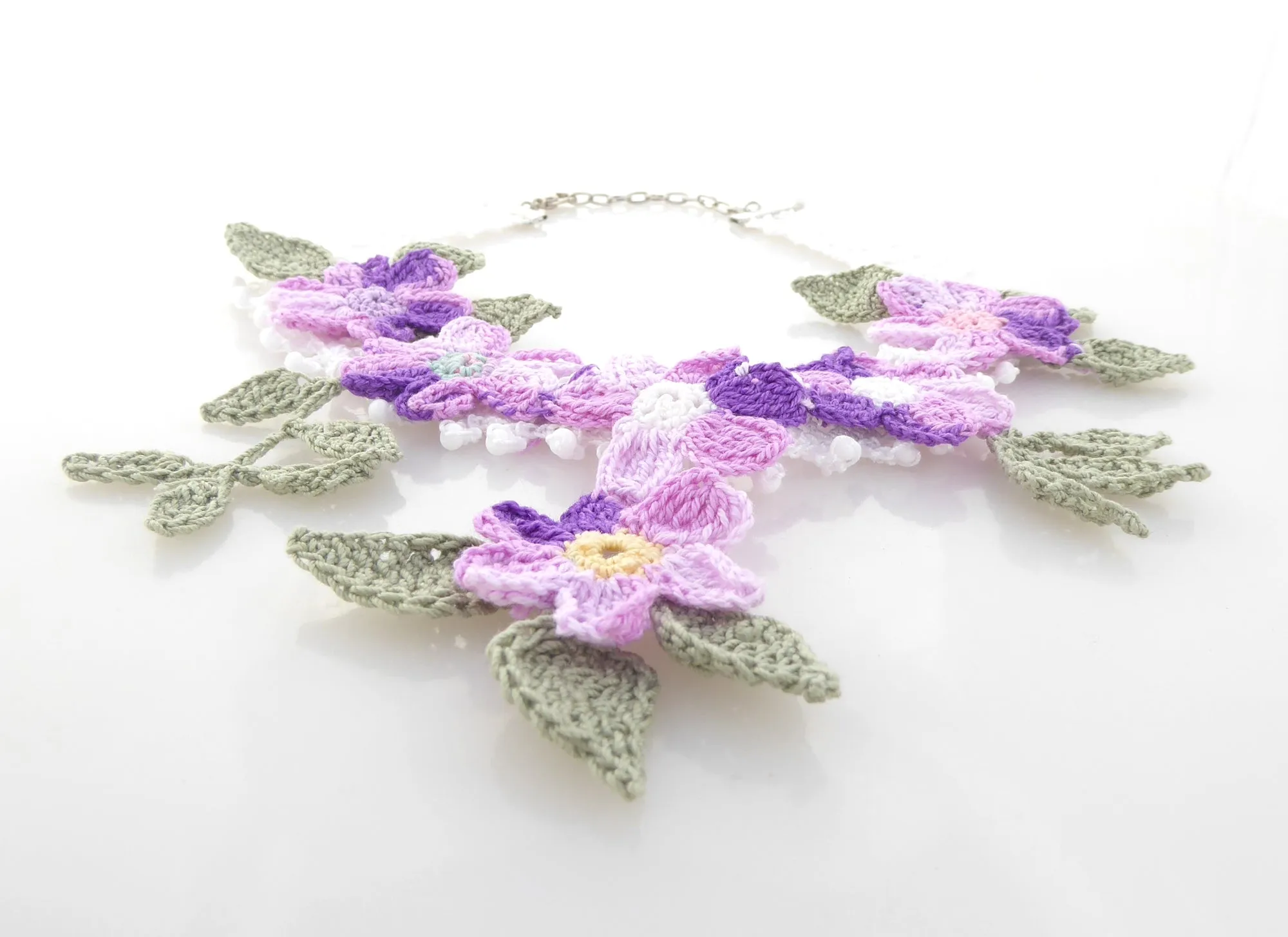 Purple daisy necklace