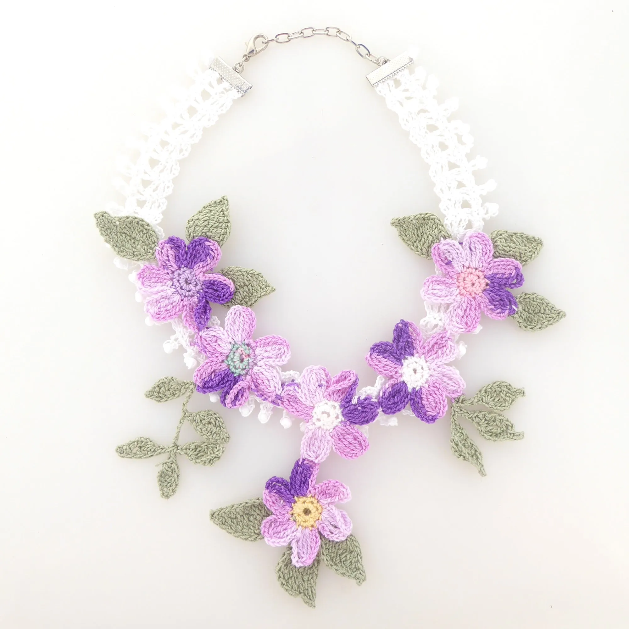 Purple daisy necklace