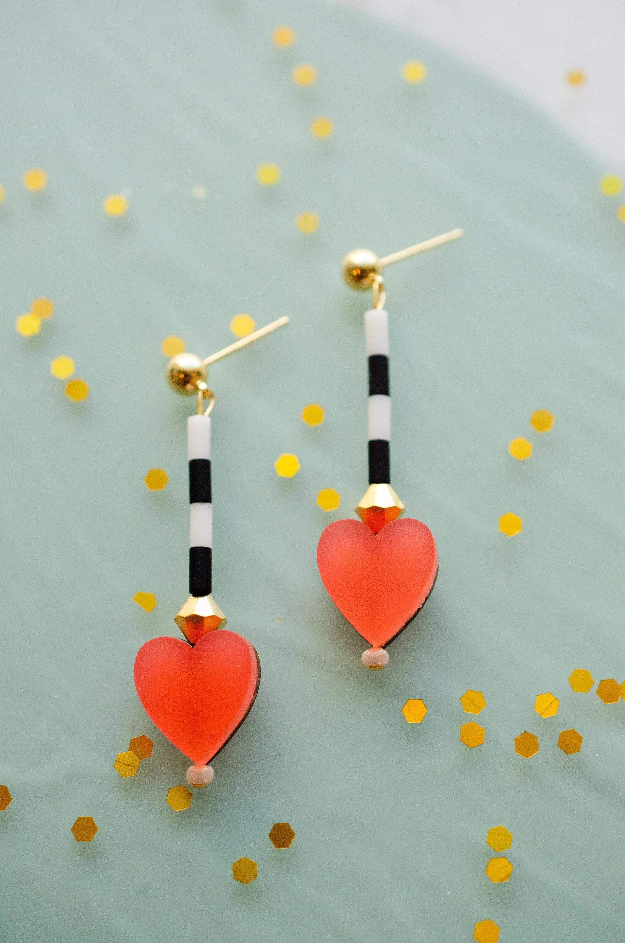 Red heart earrings, beaded heart earrings, Valentines day earrings, red heart earrings, dangle earrings, galentines day gift, heart dangle