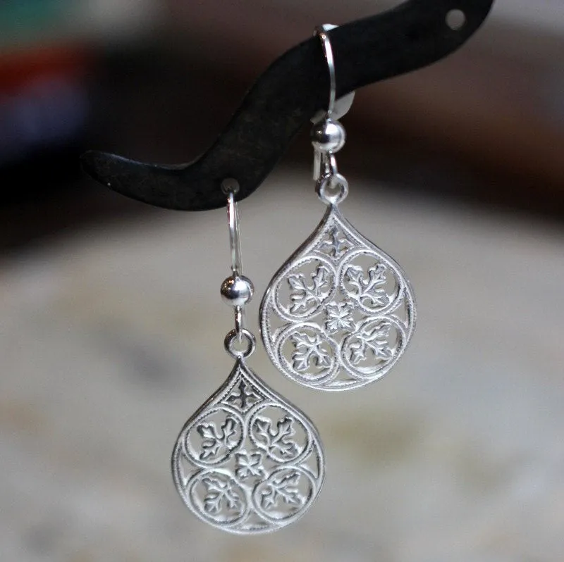 Simple silver earrings, teardrop earrings, casual earrings, filigree earrings, drop earrings, shiny earrings - Magic moments E8002