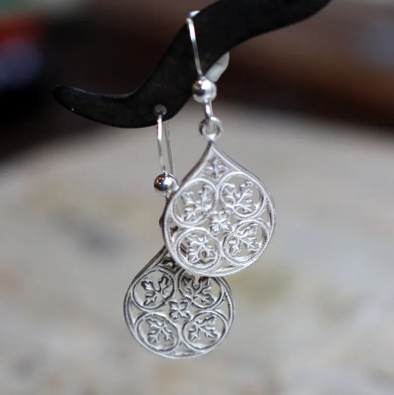 Simple silver earrings, teardrop earrings, casual earrings, filigree earrings, drop earrings, shiny earrings - Magic moments E8002