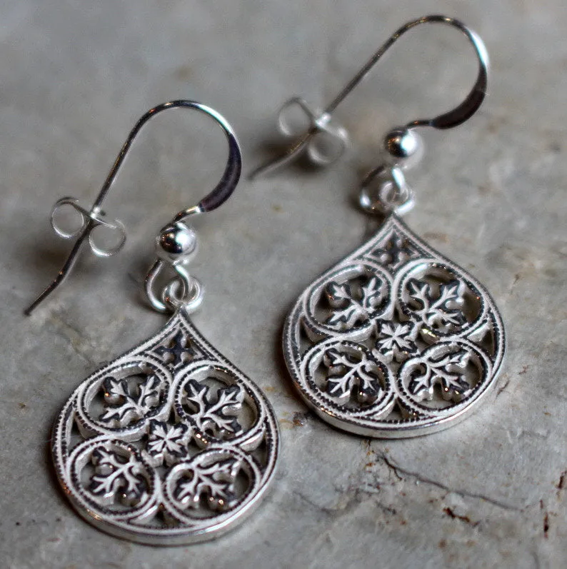 Simple silver earrings, teardrop earrings, casual earrings, filigree earrings, drop earrings, shiny earrings - Magic moments E8002