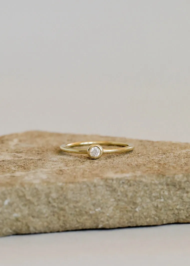 Simple Stud Ring